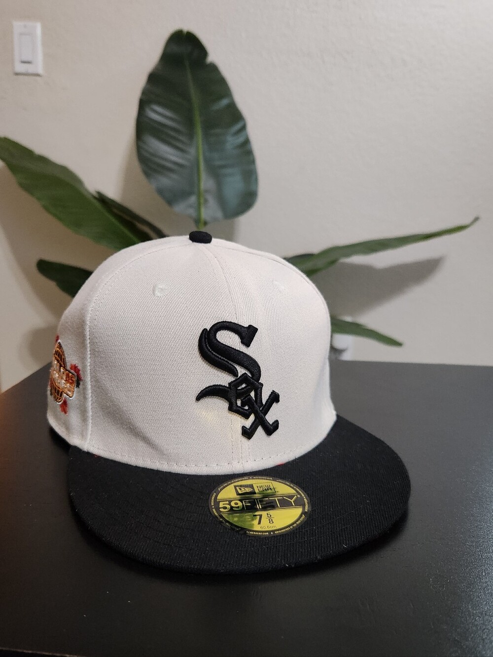 MLB White Sox, White and Black Fitted Baseball Cap